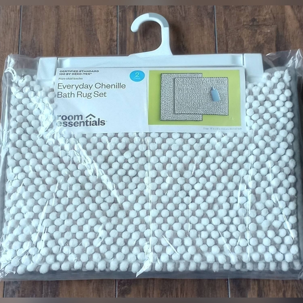 New 2 Pack Room Essentials Chenille Bath Rug Set Gray & White 17" X 24"